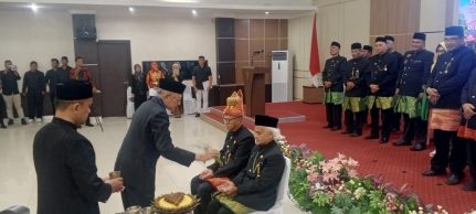 Peusijuk oleh wali nanggroe
